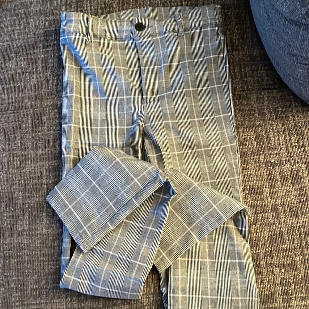 Stretchy material never worn pants /leggings